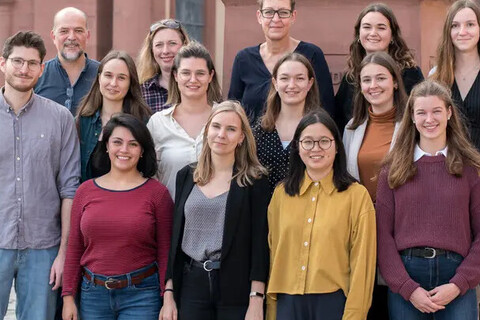 Group picture of the chair in front of the castle, HWS 2022