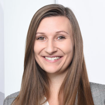 Dr. Julia Iser-Potempa