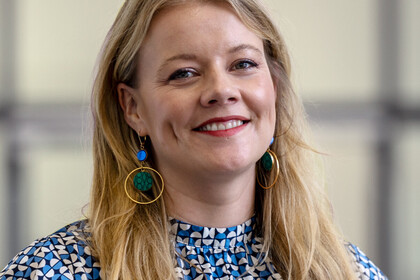 Portraitfoto von Melanie Sauter.