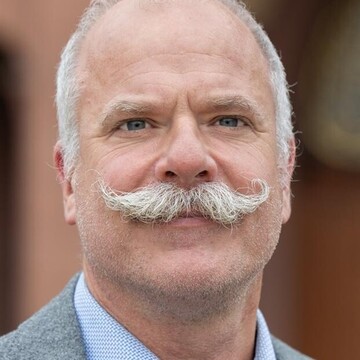 Dr. Julian Dierkes