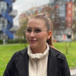 Portrait of Natalie Kocbek.